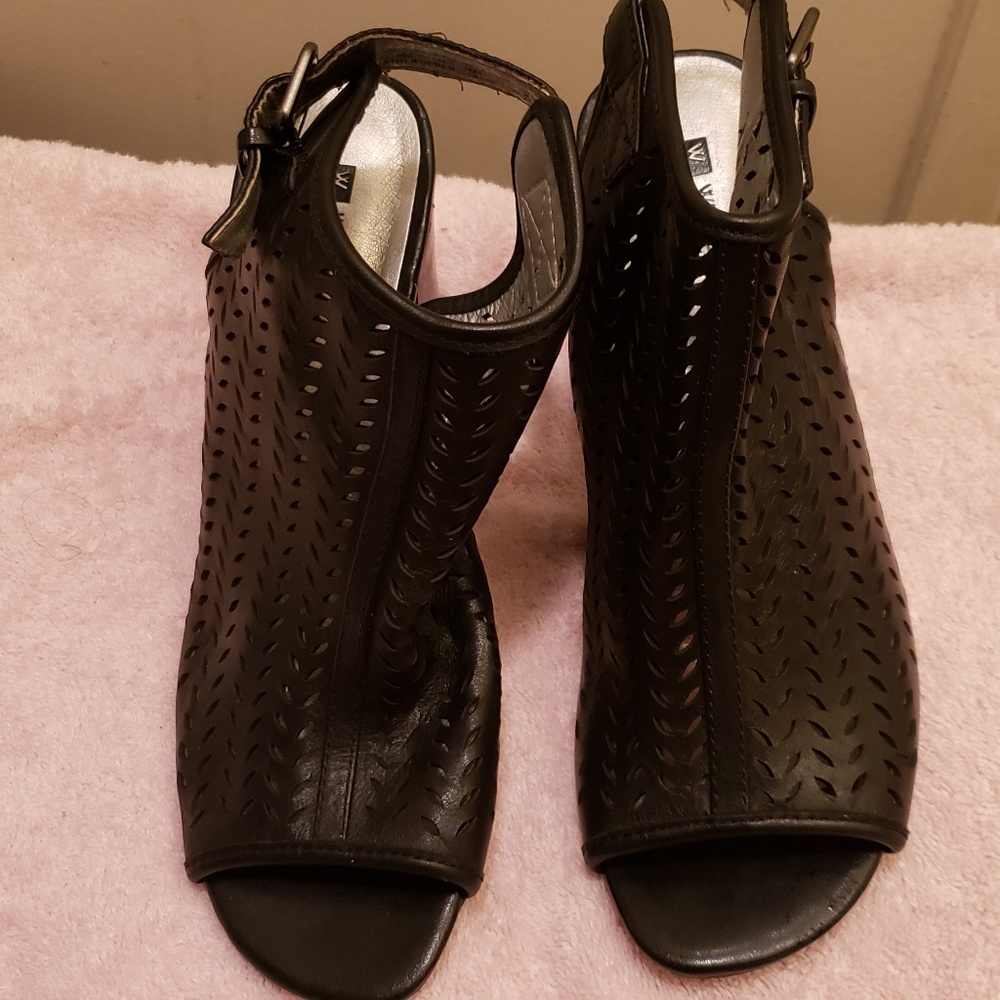 White Mountain Black Peep-toe Sandal